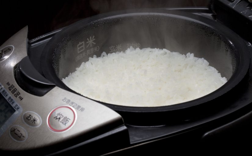 סושי מושלם עם סיר אורז יפני – איזה דגם לקנות ואיך להביא לישראל (2024)